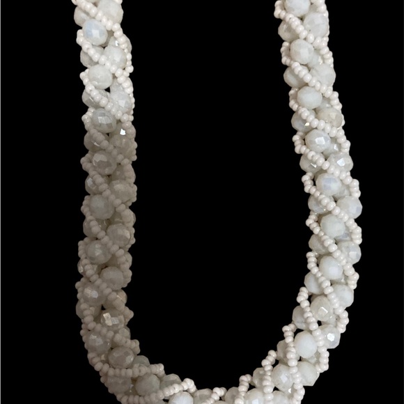 White Beaded Necklace with Glittery Faceted Beads and Spiralling Seed Beads NWOT - Picture 2 of 4